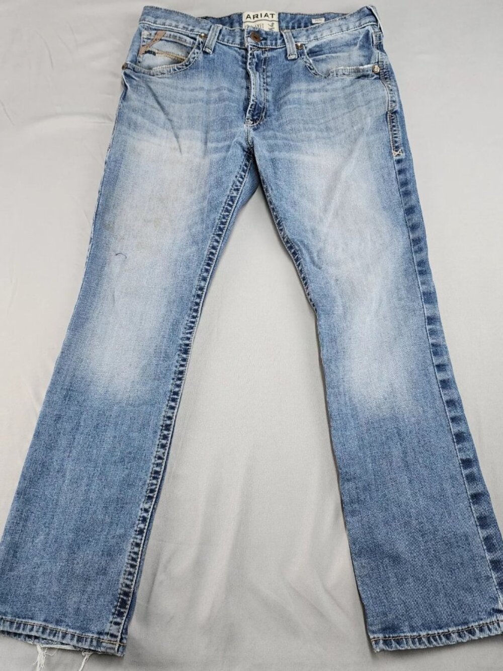 ARIAT Men's Relaxed Straight Leg Jeans 33x31 Light Wash Blue Denim Mid Rise